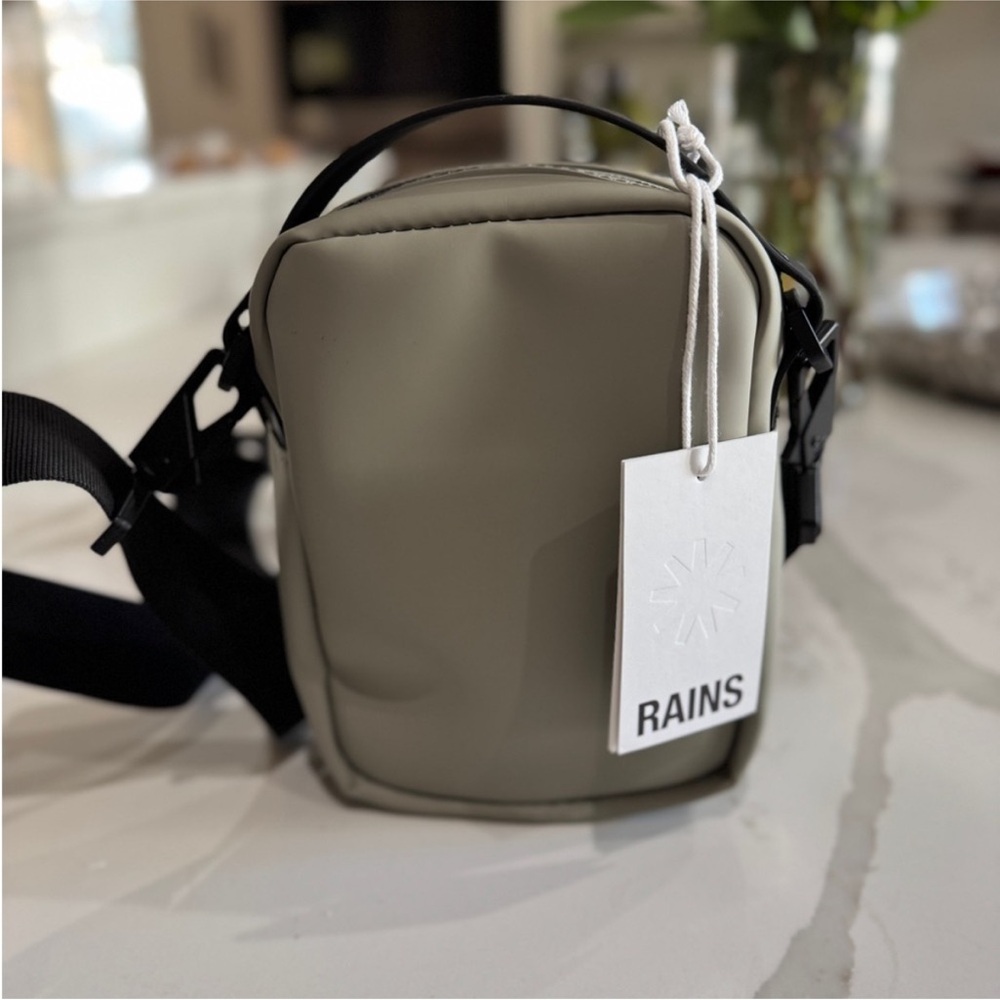 Rains Crossbody Reporter Box Bag in Color Beige (NWT)